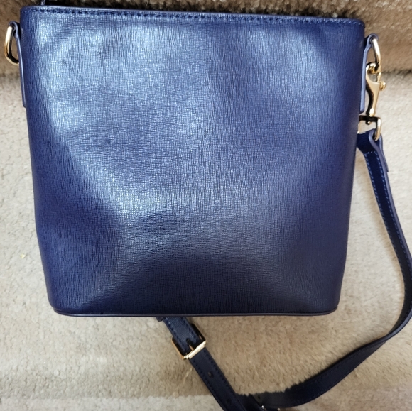 Stunning Dooney and Bourke Leather Crossbody Bag! - Picture 2 of 9